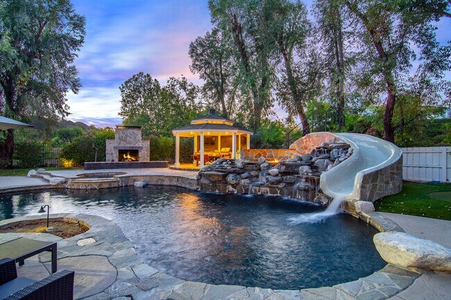 Building Photo - 28845 Countryside Dr