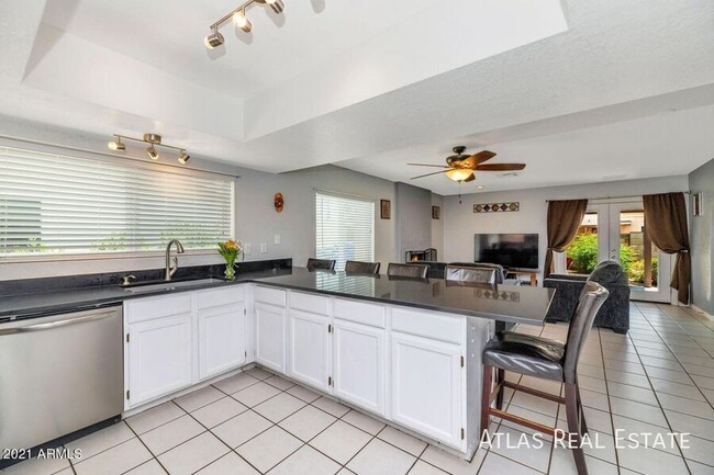 Foto del edificio - 4145 W Bluefield Ave