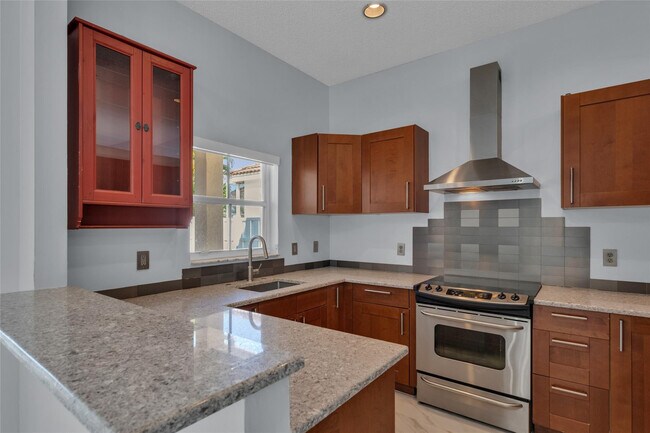 Foto del edificio - 716 Juniper Ln