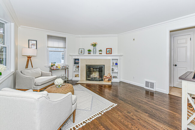 Building Photo - 64 Woodside Ave