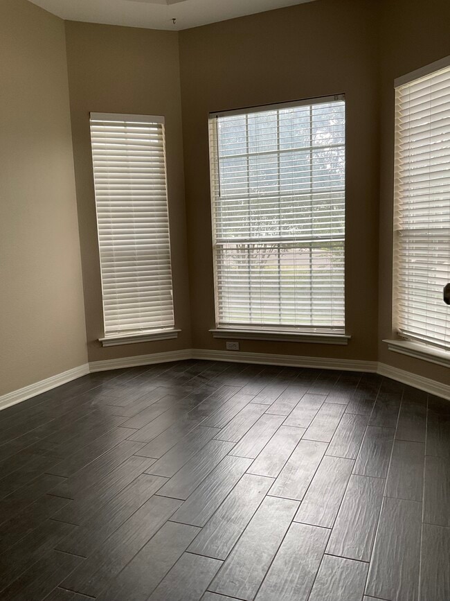 Foto del edificio - 7307 Moss Brook Dr