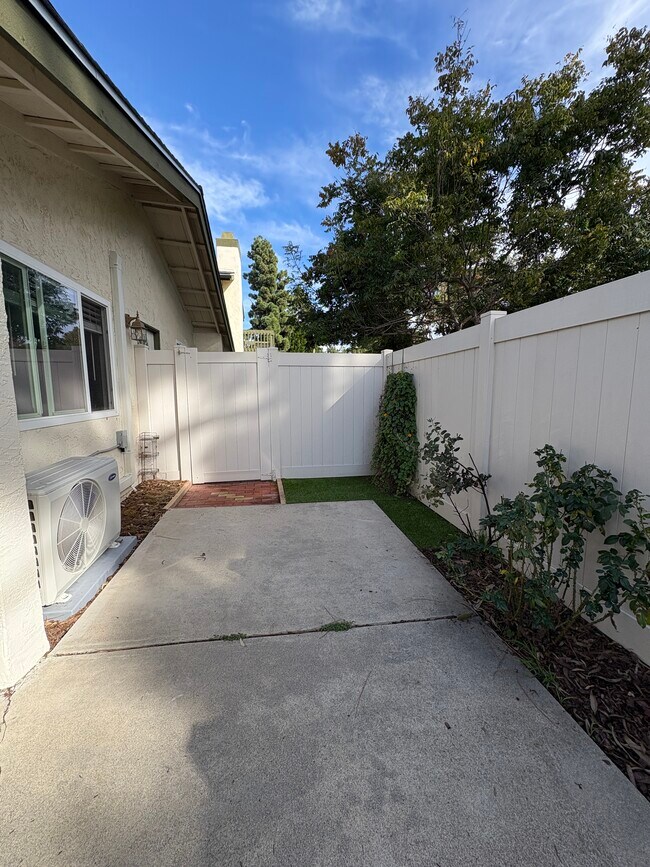 Building Photo - 136 Countrywood Ln