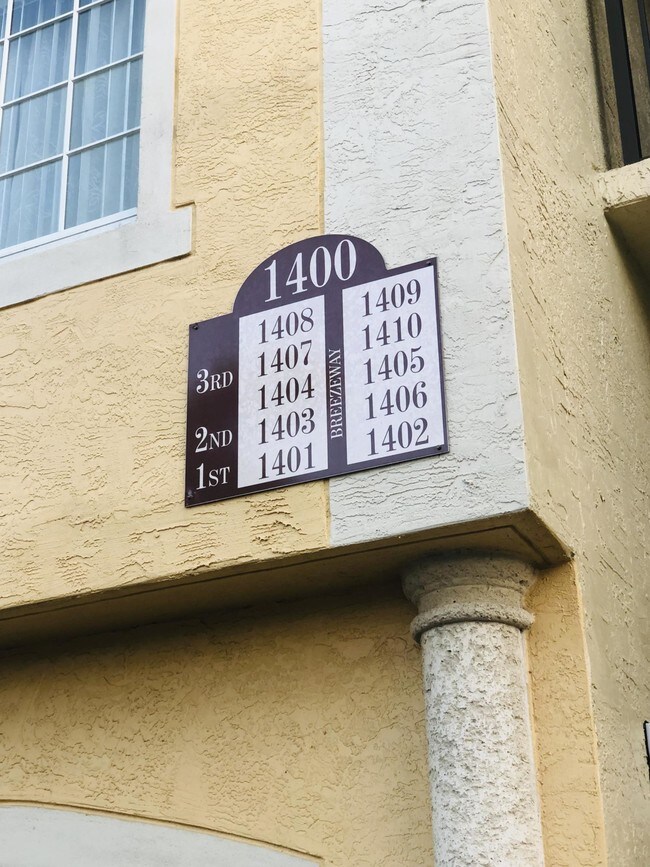 Foto del edificio - 1400  Crestwood Court 1404