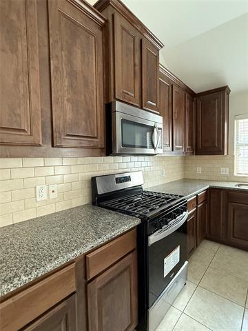 Foto del edificio - 5709 Centeridge Ln