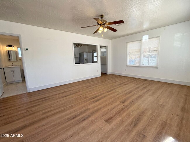 Foto del edificio - 2817 N 30th Pl