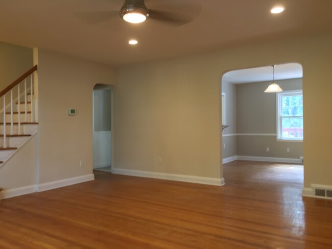 Building Photo - Fully Renovated 3 Bedroom Parkville Townho...