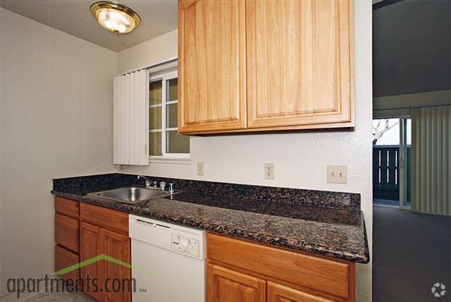 Kitchen - Peppertree Apartments