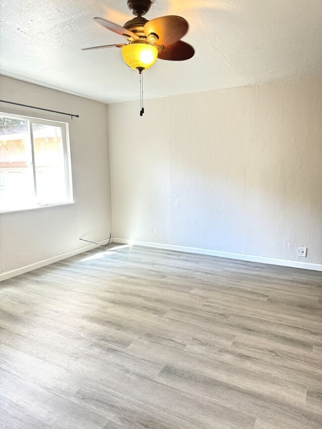 Foto del edificio - 455 E St John St