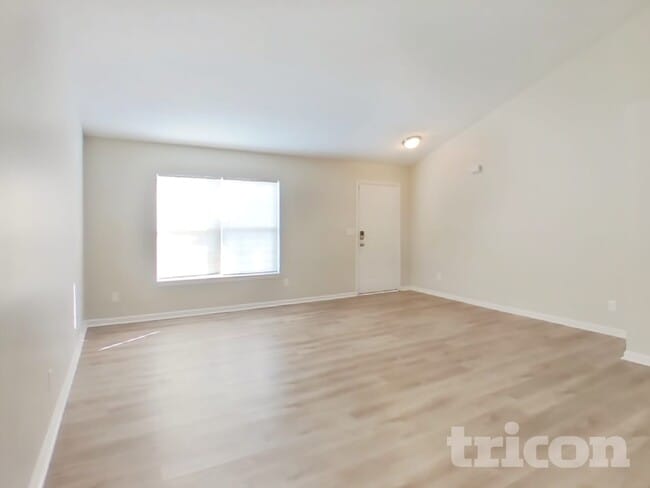Building Photo - 911 Pine Ridge Way