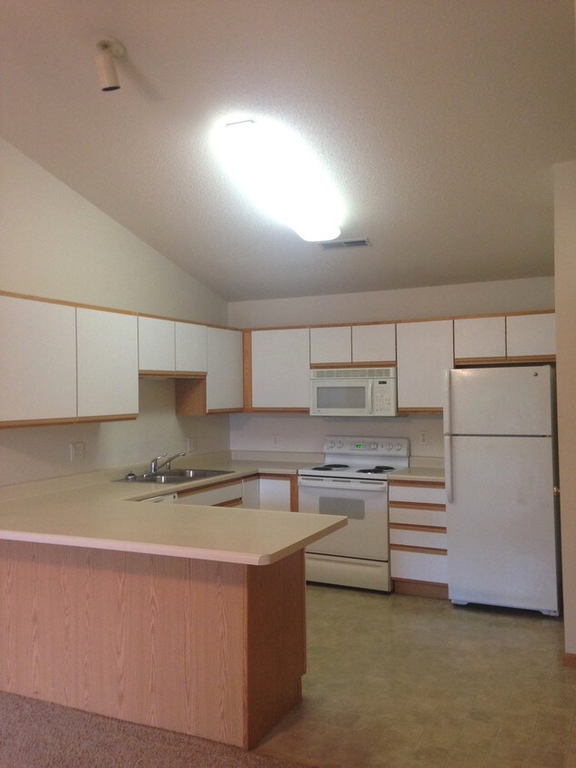 Kitchen - 2878 Coral Ct