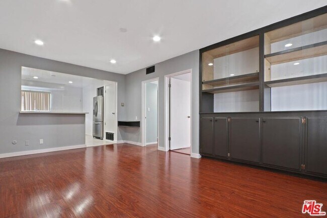 Building Photo - 820 N Beaudry Ave
