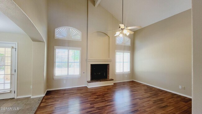 Foto del edificio - 6329 Franklin Ridge Dr