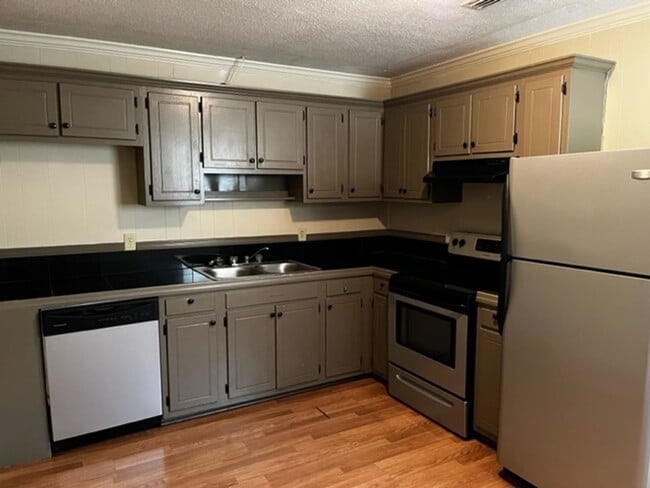 Foto del edificio - Camellia Cove Apartment Homes