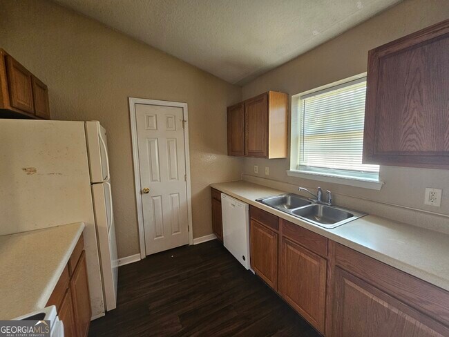 Foto del edificio - 107 Lively Oaks Dr