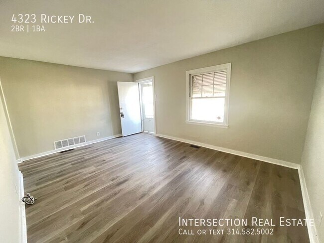Foto del edificio - 4323 Rickey Dr