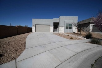 Building Photo - 167 Fernleaf Ct NW