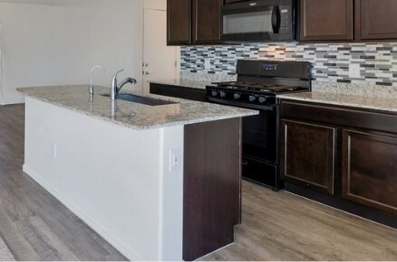 Building Photo - 6984 S Victor Dr