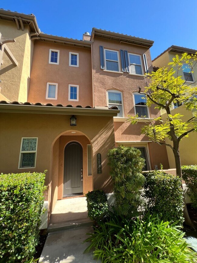 Foto del edificio - Luxury Tri-Level Townhome – Terraces at Es...