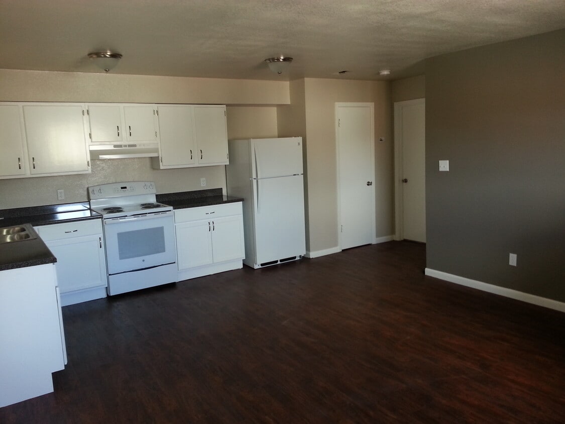 Primary Photo - 1113 Primrose Ave