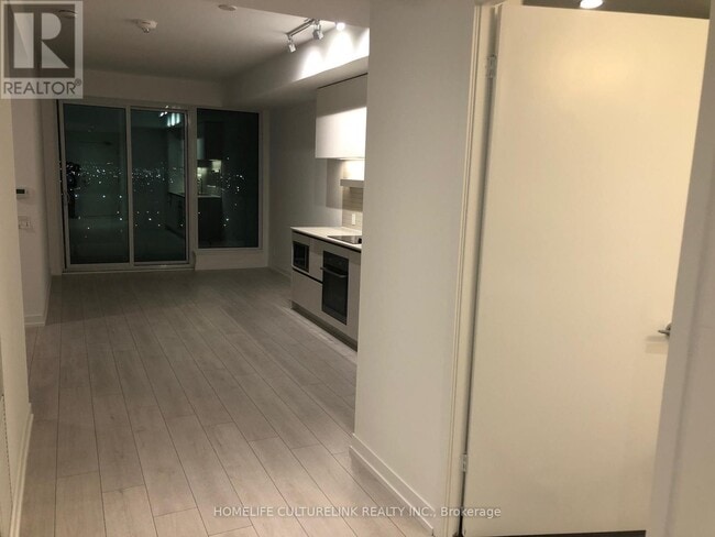 Photo du bâtiment - 898 Portage Pkwy