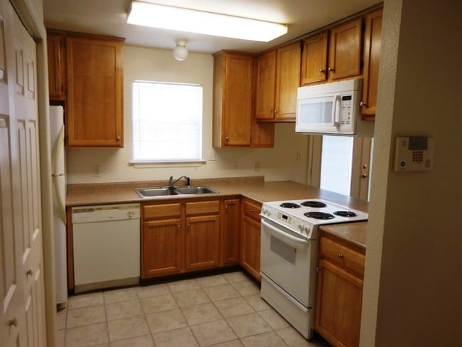 Building Photo - 943 Balkin Rd