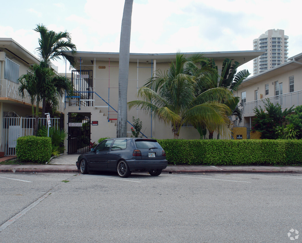 Building Photo - Oasis Apartments