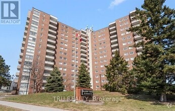 Building Photo - 915-915 Elmsmere Rd