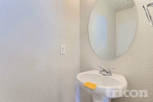 Building Photo - 10550 Waco St