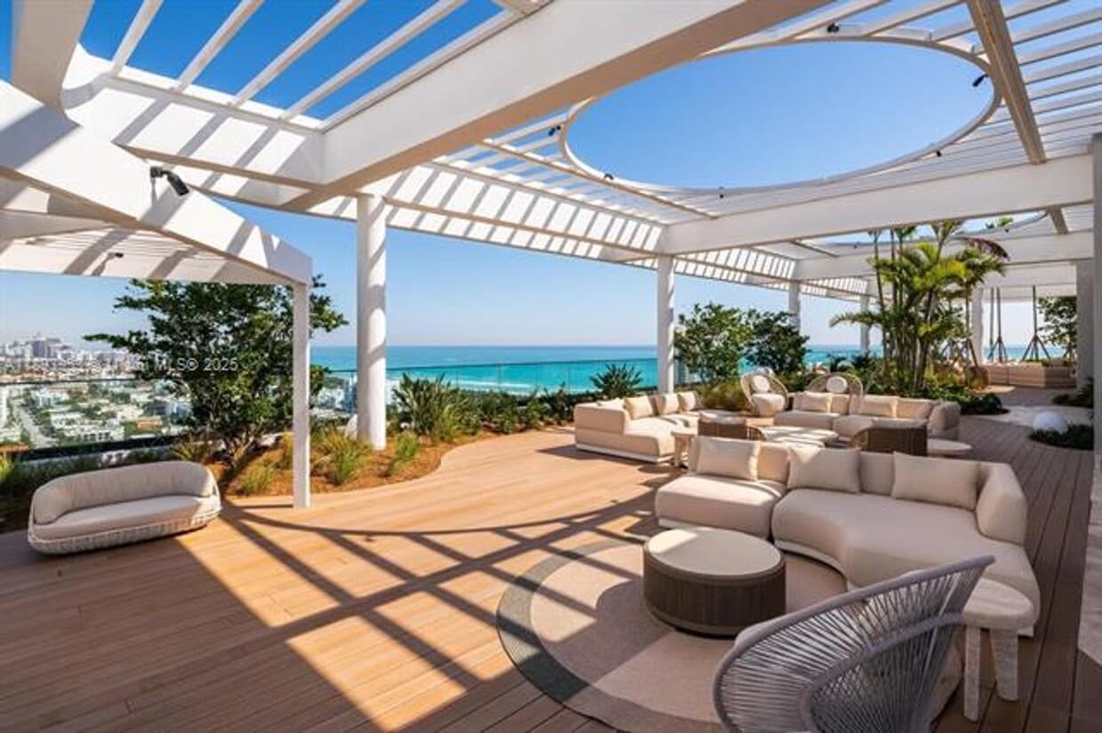 Photo - 580 72 St unit 904 (A11893953)