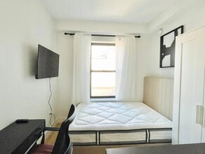 Building Photo - Furnished room/NOT APARTMENT