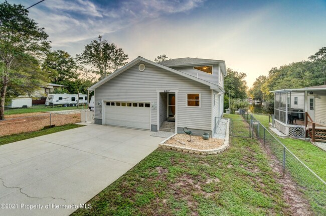 Building Photo - 6817 E Richard Dr