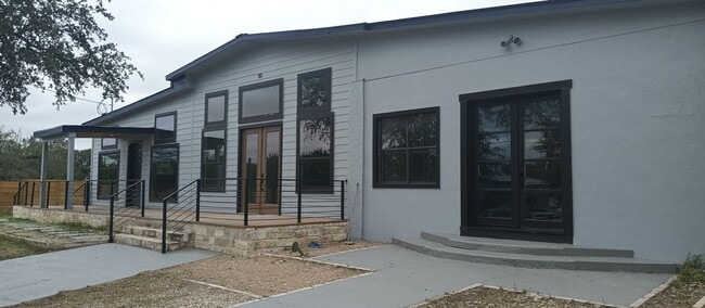 Foto del edificio - Renovated / Spacious Ranch Style Home in Lago Vista