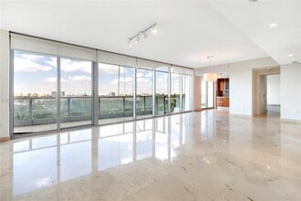 Building Photo - 2627 S Bayshore Dr