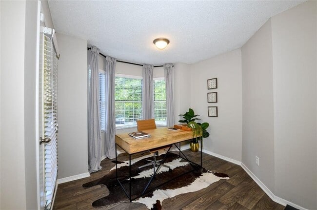 Foto del edificio - 670 Thornton Rd