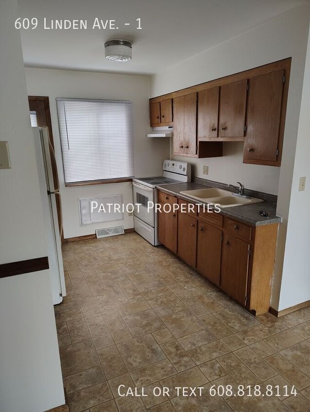 Foto principal - 2 Bedroom/ 1 Bathroom in Hartford, WI