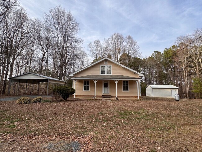 Building Photo - BEAUTIFUL 2 STORY, 4 BED, 2 BATH HOME