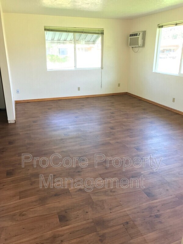Building Photo - 132 N Canyon St