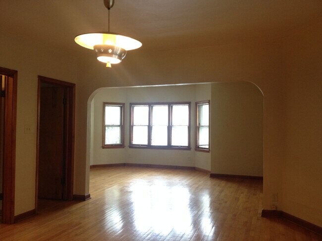 Foto del edificio - 2421 S Howell Ave