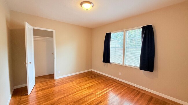 Foto del edificio - 472-474 Taylor Avenue