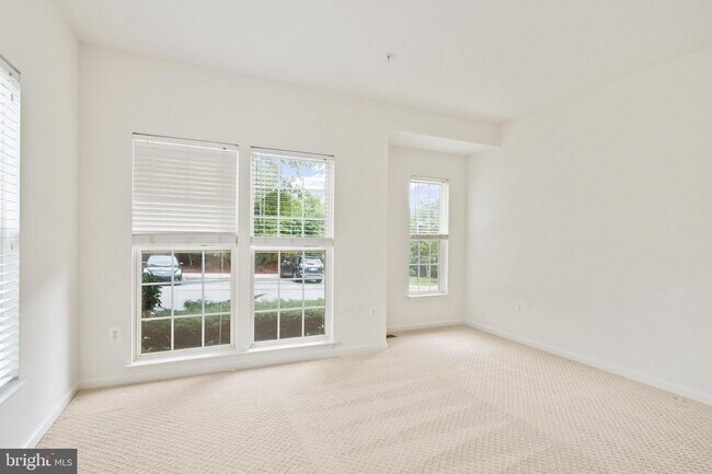 Building Photo - 6391 Stockbridge Overlook Ct