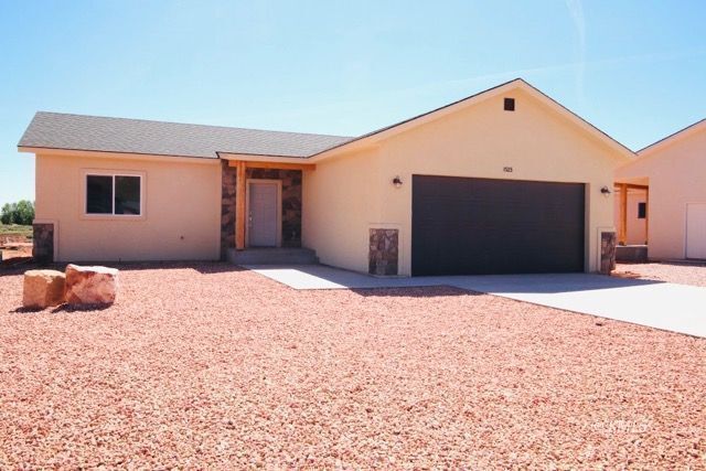 Primary Photo - 1525 W Creekside Dr
