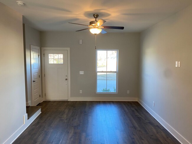 Foto del edificio - NEW CONSTRUCTION 2 Bedroom PLUS Bonus Room...