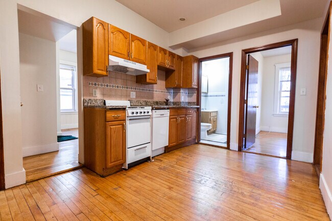 Building Photo - 59 Linden St