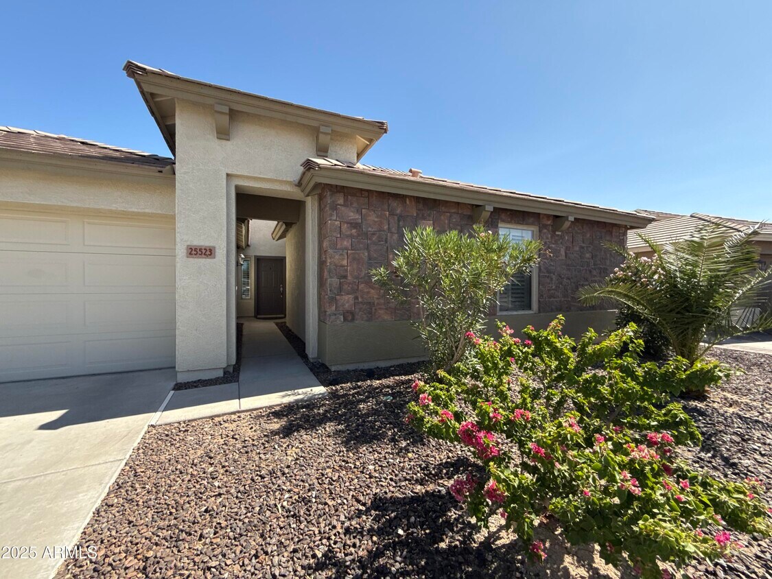 Foto principal - 25523 W Ripple Rd