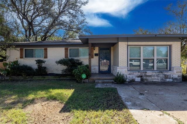 Building Photo - 611 Crestview Dr