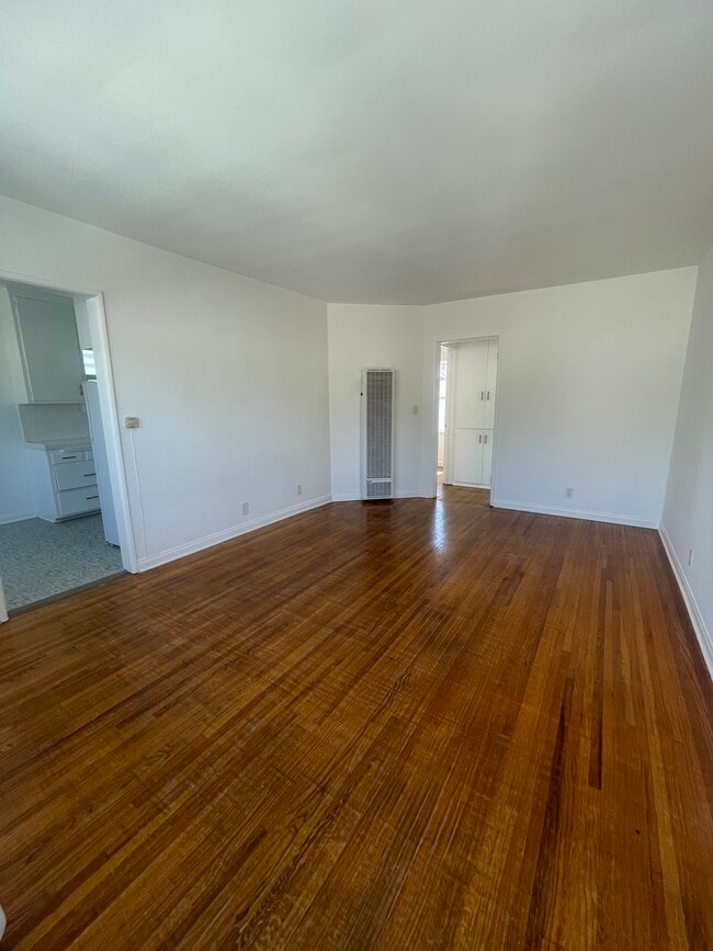 Unit E - 830 20th St