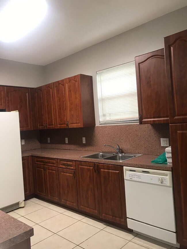 Foto del edificio - 3585 NE 5th St