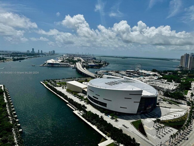 Foto del edificio - 900 Biscayne Blvd