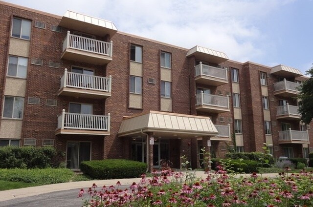 Primary Photo - 2423 N Kennicott Dr