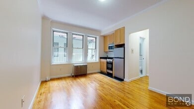 Building Photo - 117 W 13th St